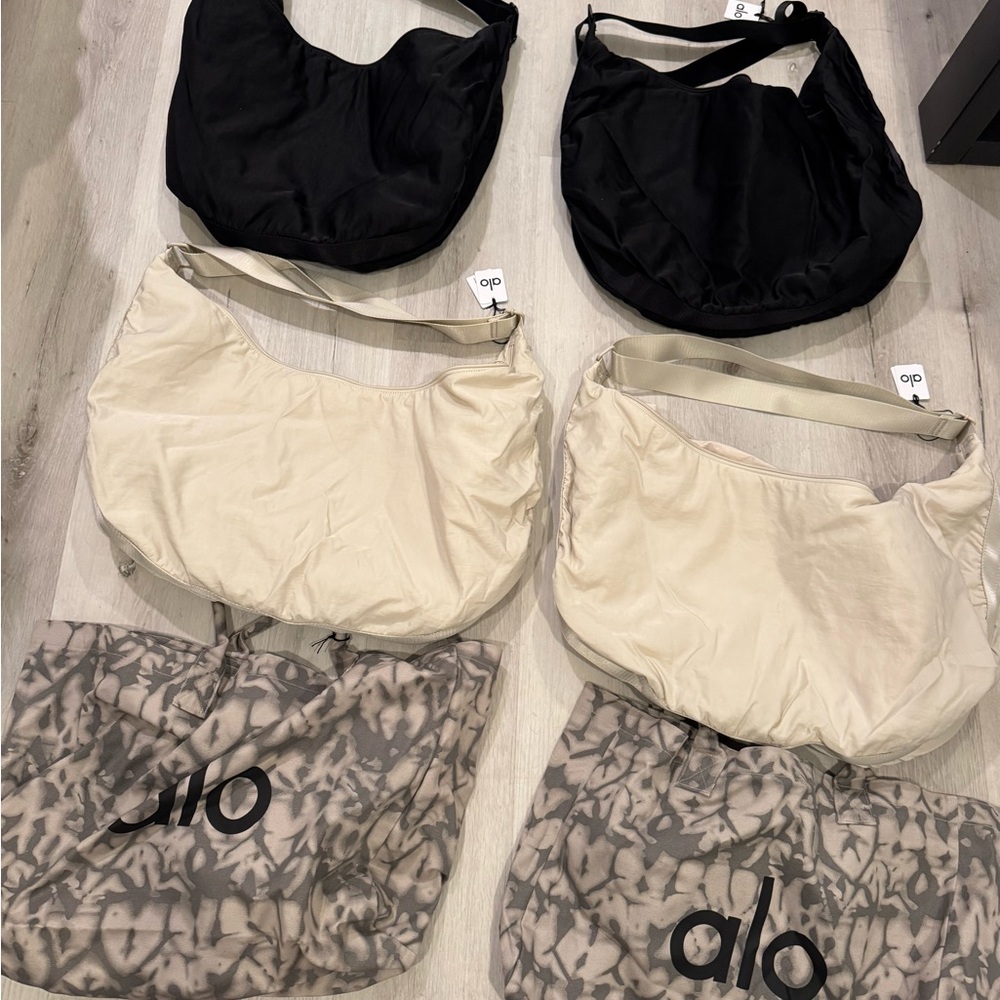 ALO Yoga Black and Cream Shoulder Bags Slouchy Style